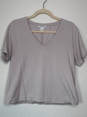 Athleta Essential V-Neck Short Sleeve Tee, Bone/Cream, Size Medium
